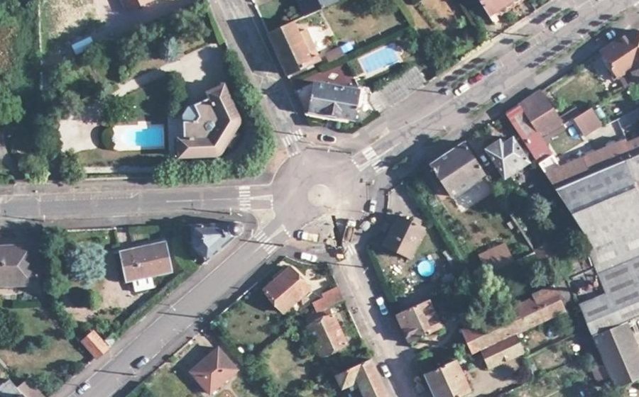 Vue aérienne du Rond-point anonyme n°80195249