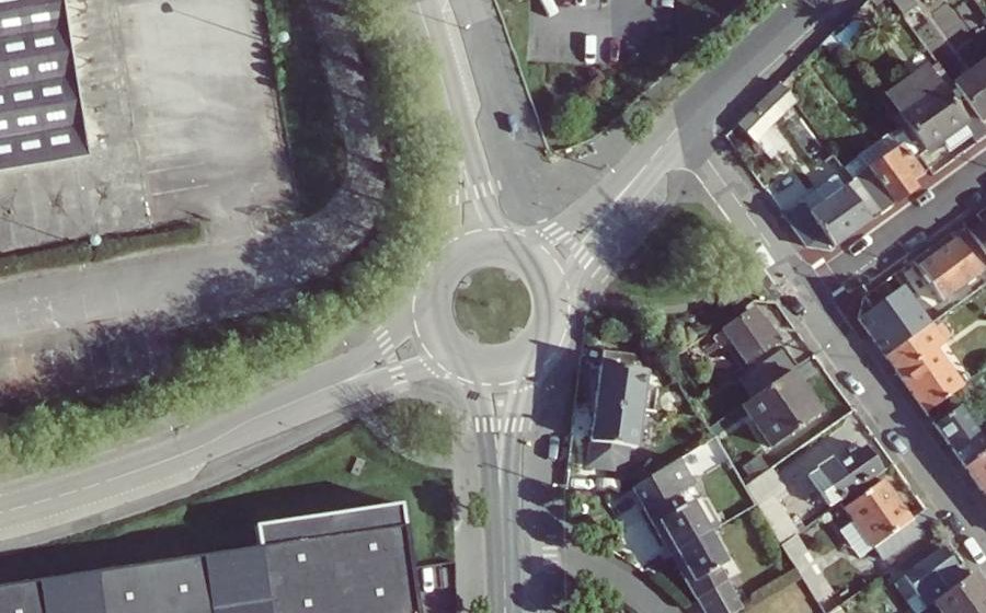 Vue aérienne du Rond-point anonyme n°801952942