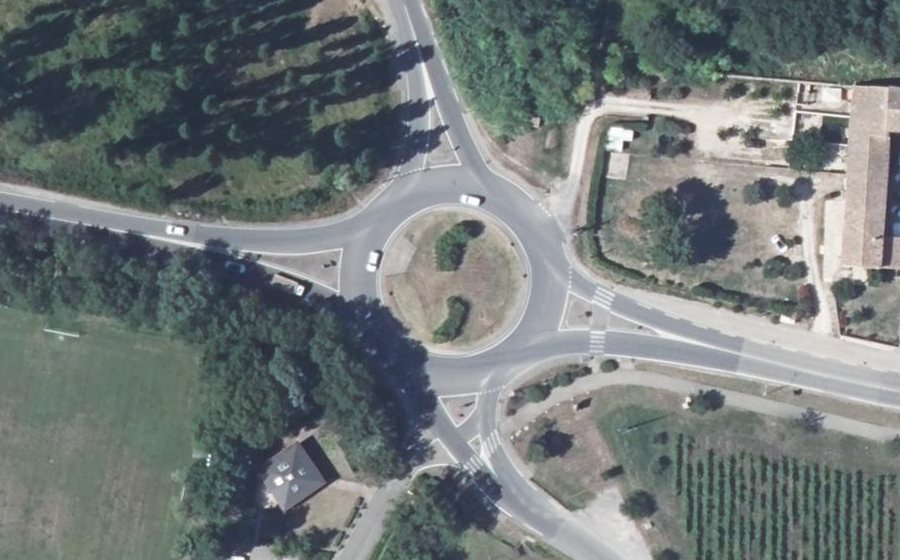 Vue aérienne du Rond-point anonyme n°80195651