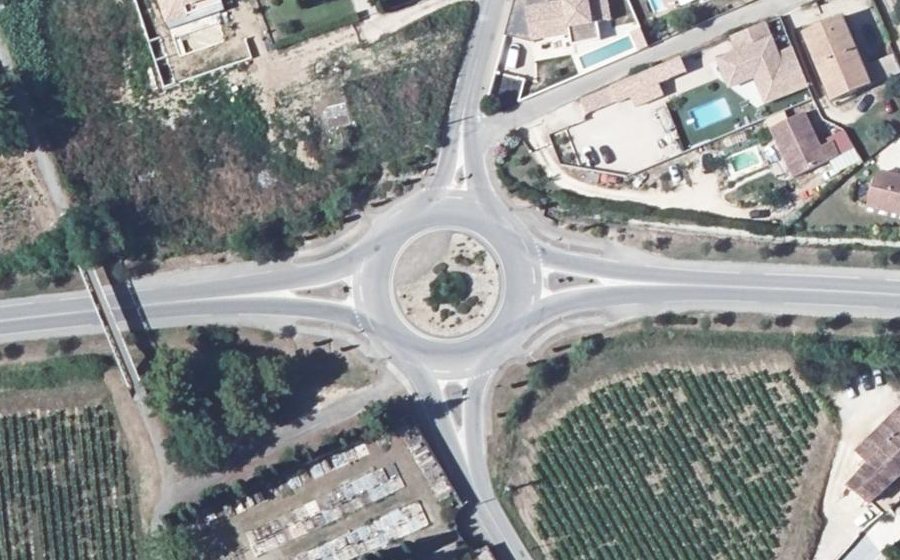 Vue aérienne du Rond-point anonyme n°80195662