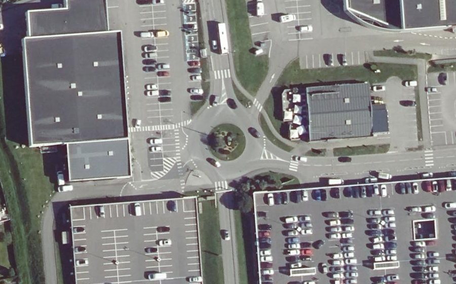 Vue aérienne du Rond-point anonyme n°801986887
