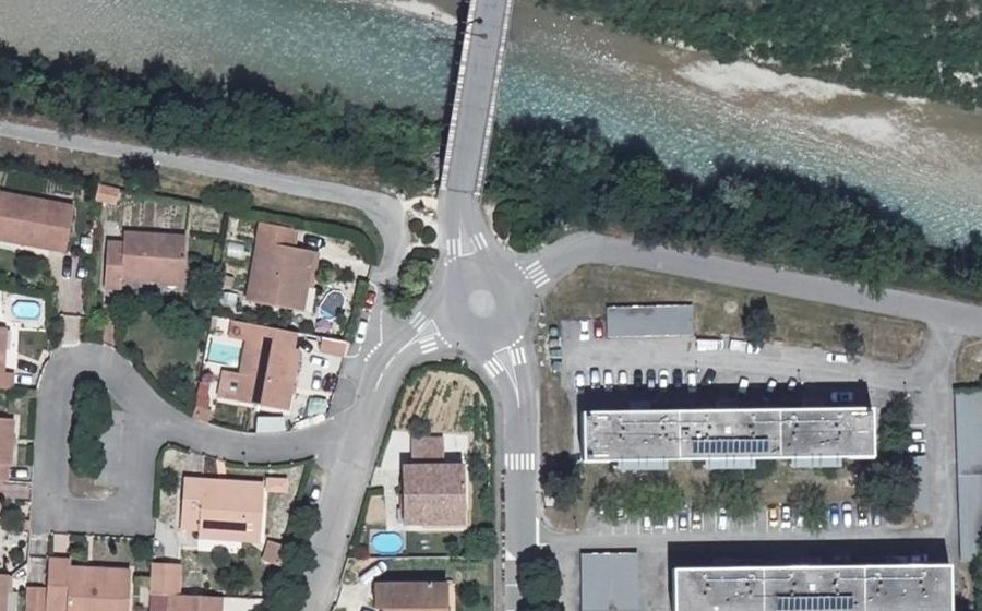 Vue aérienne du Rond-point anonyme n°8020346