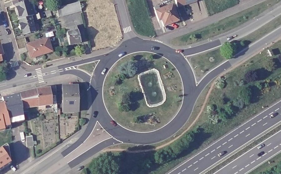 Vue aérienne du Rond-point anonyme n°80207232