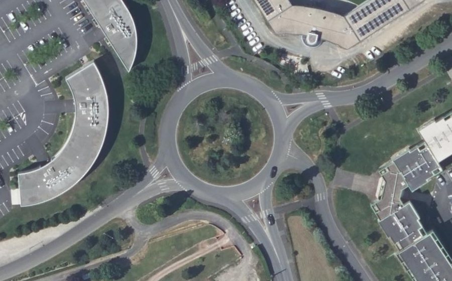 Vue aérienne du Rond-point anonyme n°80239185