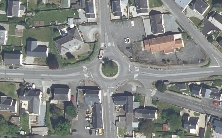 Vue aérienne du Rond-point anonyme n°80239920