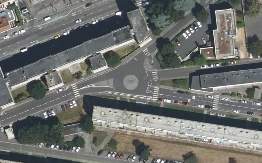Vue aérienne du Rond-point anonyme n°802554898
