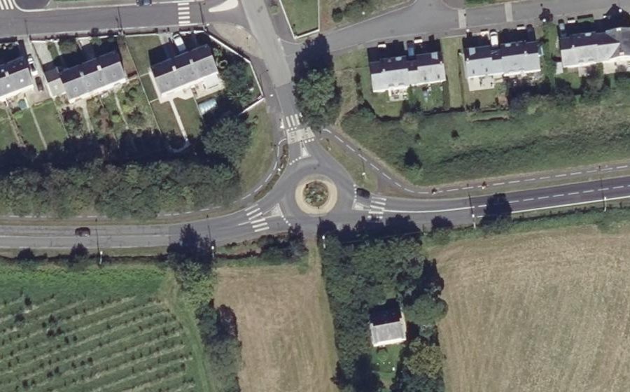 Vue aérienne du Rond-point anonyme n°80255971