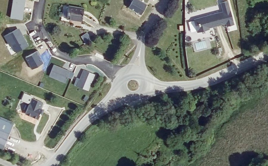 Vue aérienne du Rond-point anonyme n°803328691