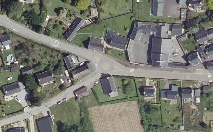 Vue aérienne du Rond-point anonyme n°803328698