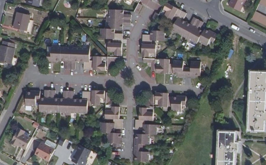 Vue aérienne du Rond-point anonyme n°80347109