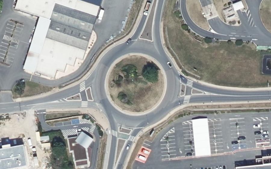 Vue aérienne du Rond-Point du Mâconais Beaujolais