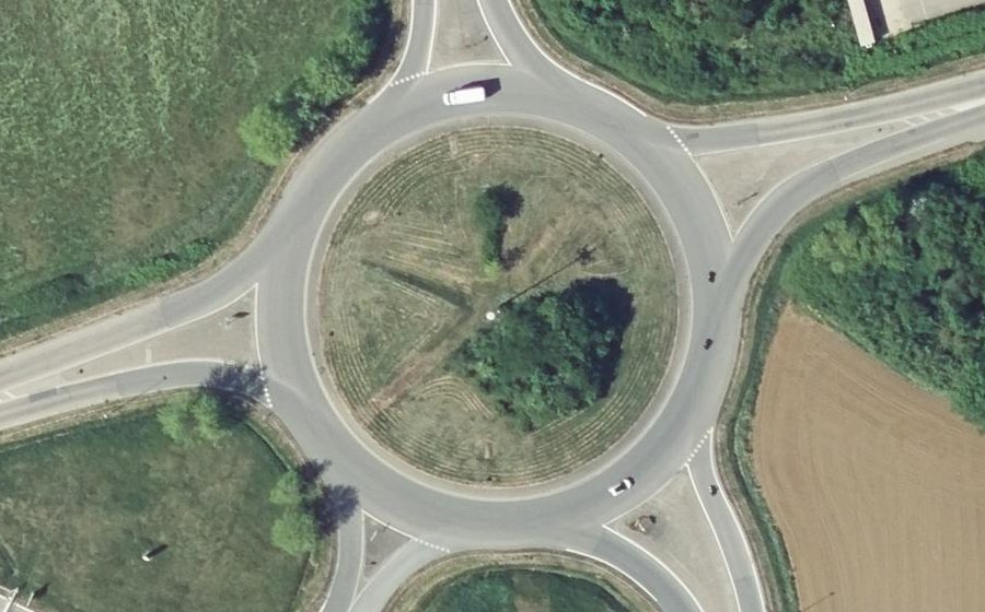 Vue aérienne du Rond-point anonyme n°8037727