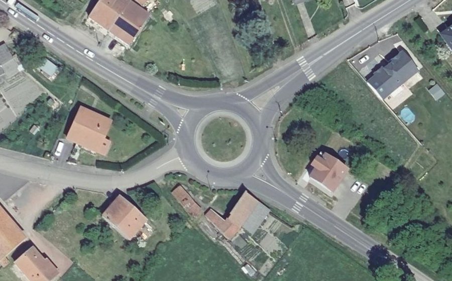 Vue aérienne du Rond-point anonyme n°8037740
