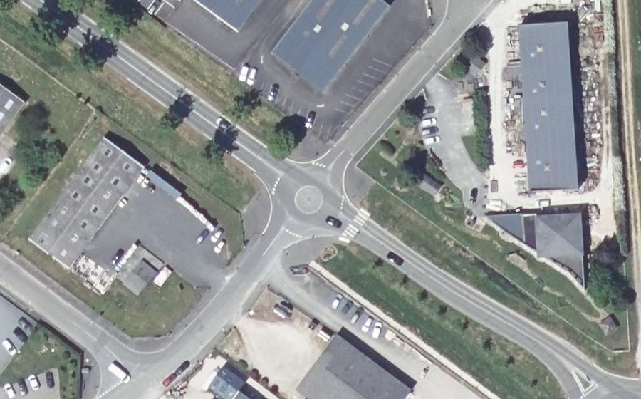 Vue aérienne du Rond-point anonyme n°803818556