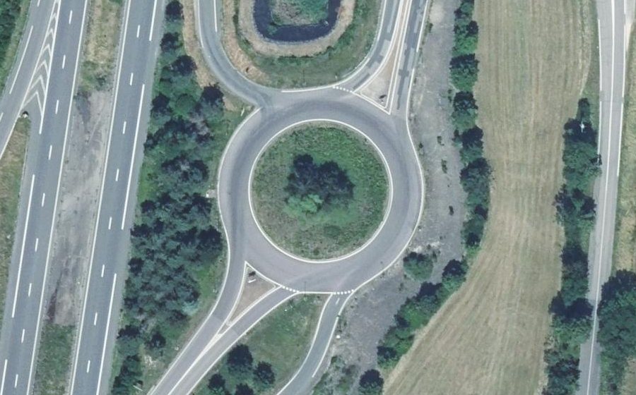 Vue aérienne du Rond-point anonyme n°8039020