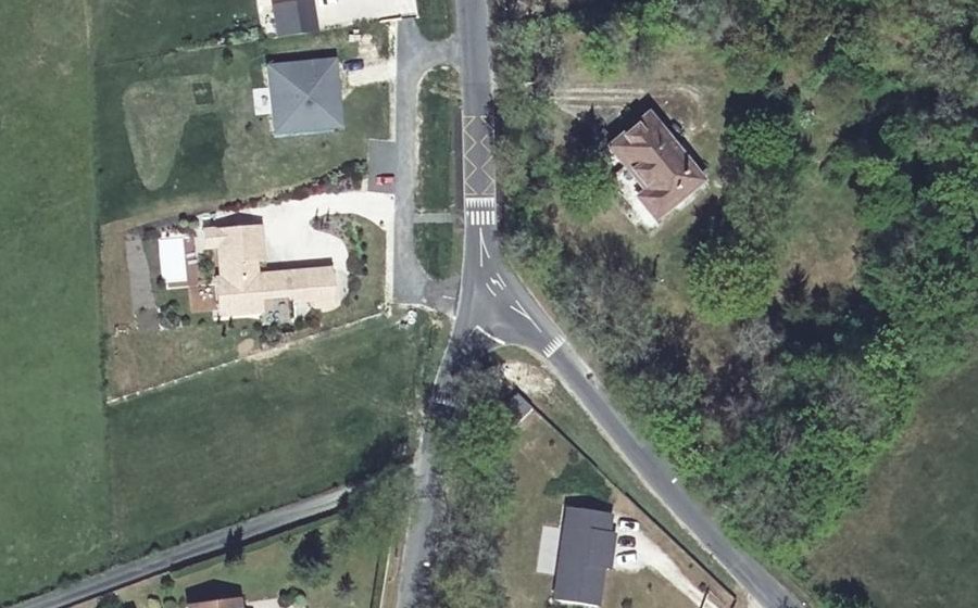 Vue aérienne du Rond-point anonyme n°804190583