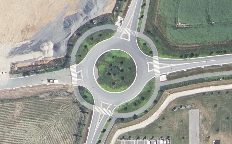 Vue aérienne du Rond-point anonyme n°804198895