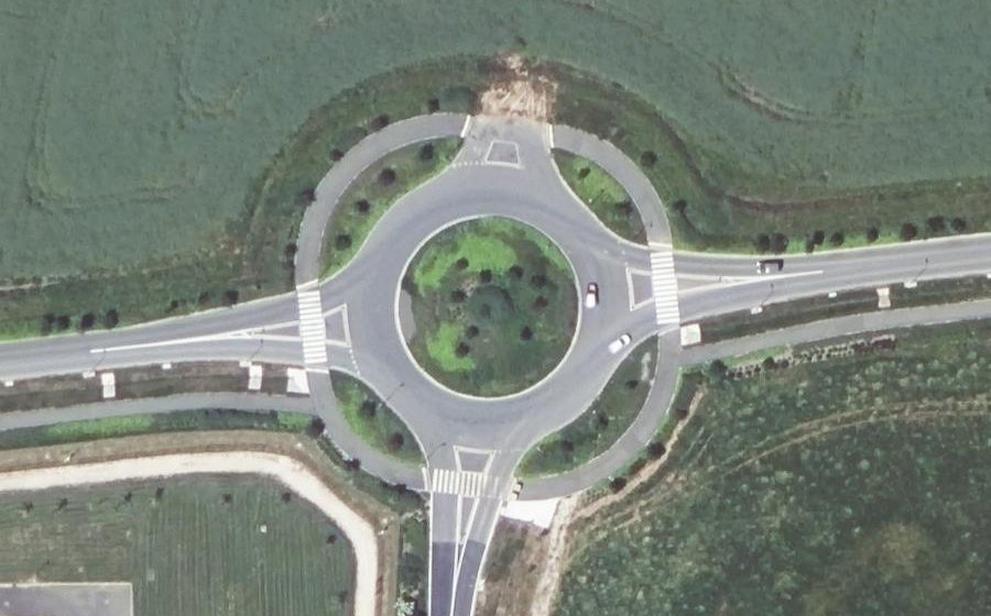 Vue aérienne du Rond-point anonyme n°804198916