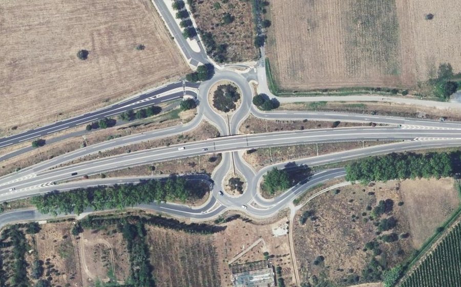 Vue aérienne du Rond-point anonyme n°80423548