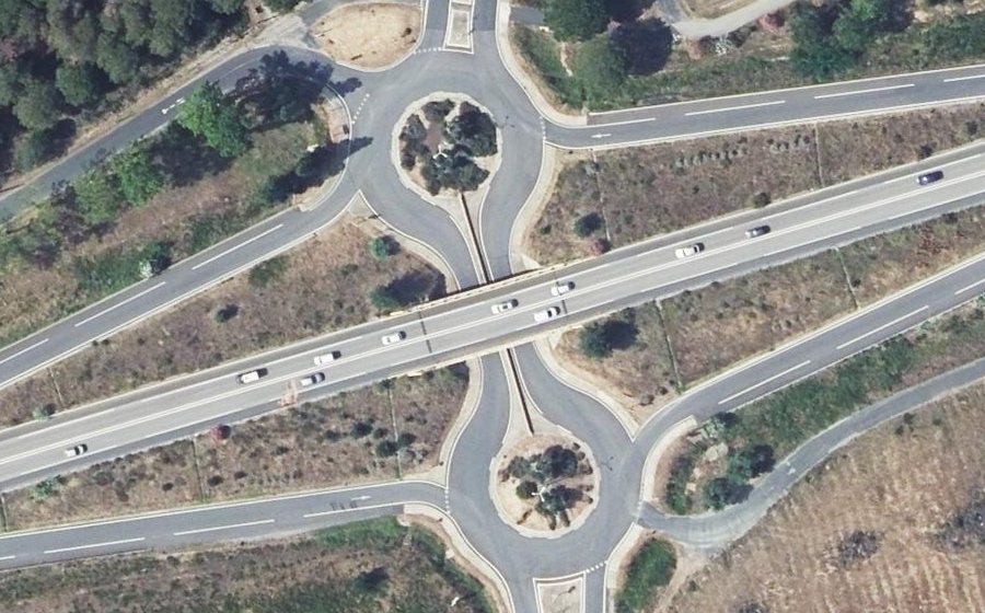 Vue aérienne du Rond-point anonyme n°80423569