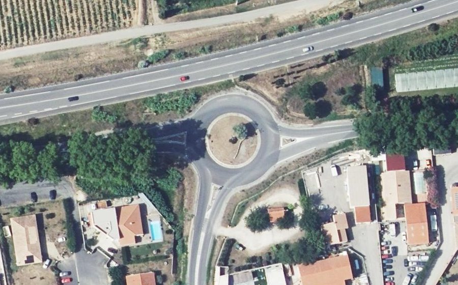 Vue aérienne du Rond-point anonyme n°80423584