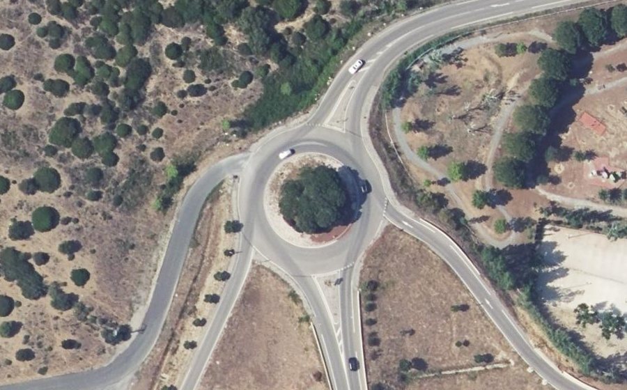 Vue aérienne du Rond-point anonyme n°80424502