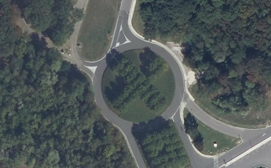 Vue aérienne du Rond-point anonyme n°8043297