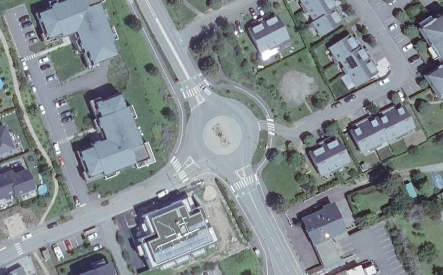 Vue aérienne du Rond-point anonyme n°804411123