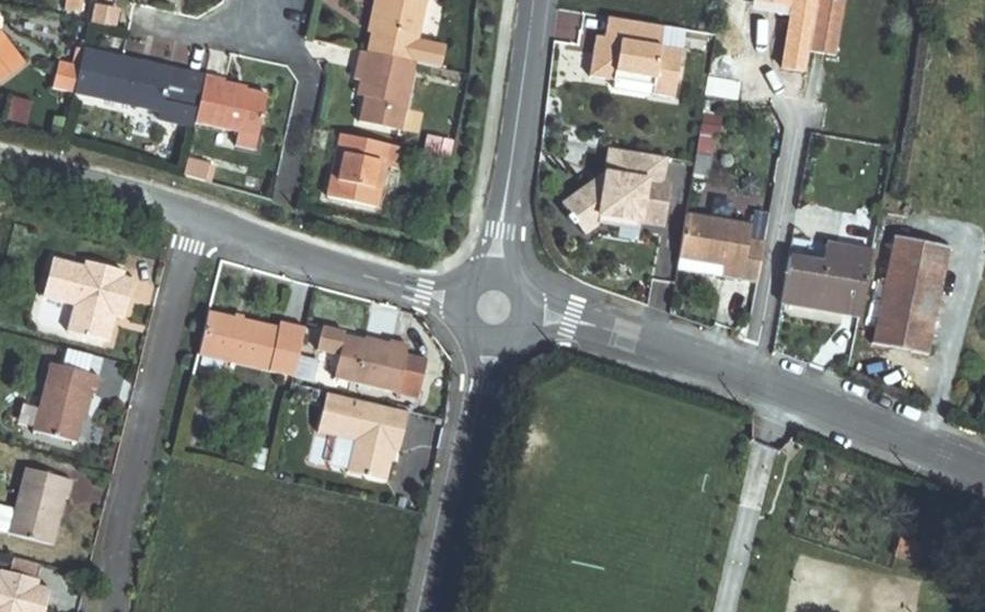 Vue aérienne du Rond-point anonyme n°804574209