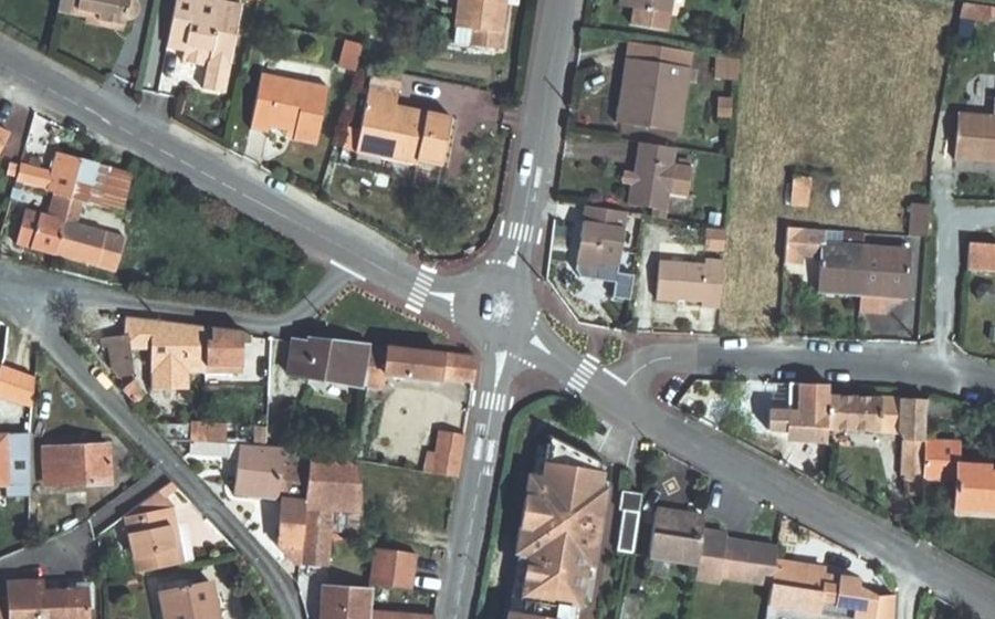 Vue aérienne du Rond-point anonyme n°804574224