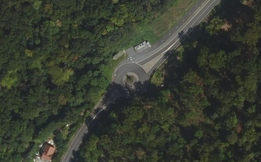 Vue aérienne du Rond-point anonyme n°804583813