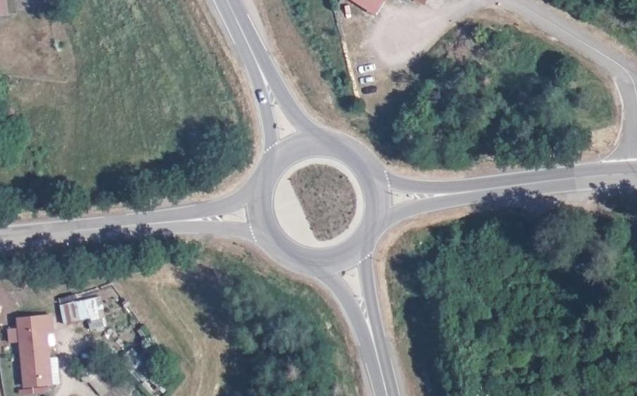 Vue aérienne du Rond-point anonyme n°804727315
