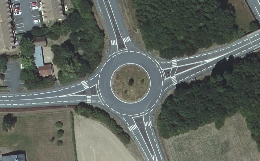 Vue aérienne du Rond-point anonyme n°8048017