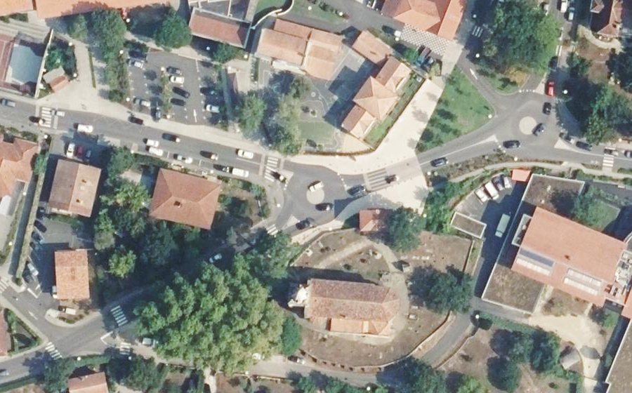 Vue aérienne du Rond-point anonyme n°804834419