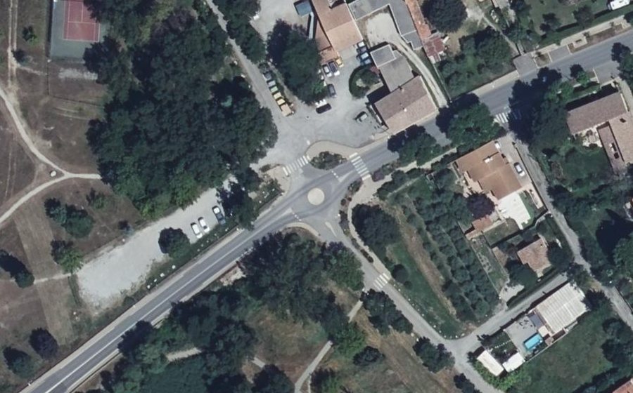 Vue aérienne du Rond-point anonyme n°804952839