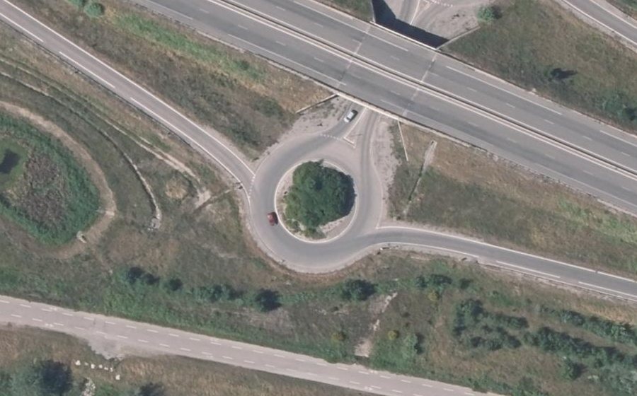 Vue aérienne du Rond-point anonyme n°80507955