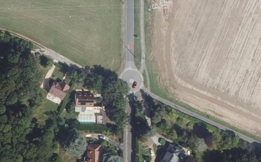 Vue aérienne du Rond-point anonyme n°80524889