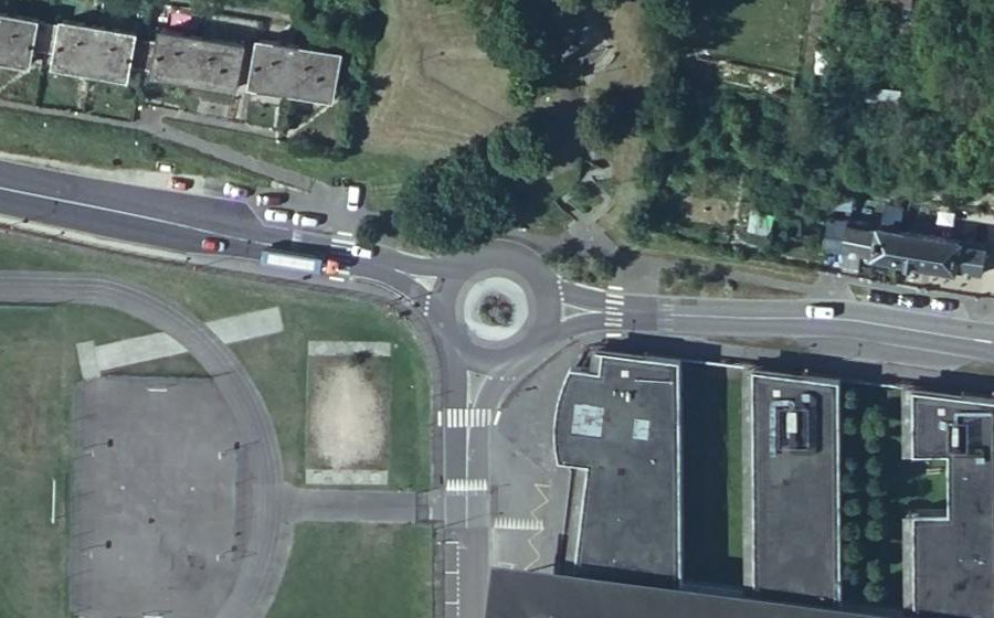 Vue aérienne du Rond-point anonyme n°80526508
