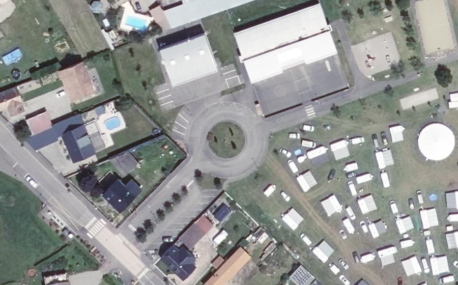 Vue aérienne du Rond-point anonyme n°80578376