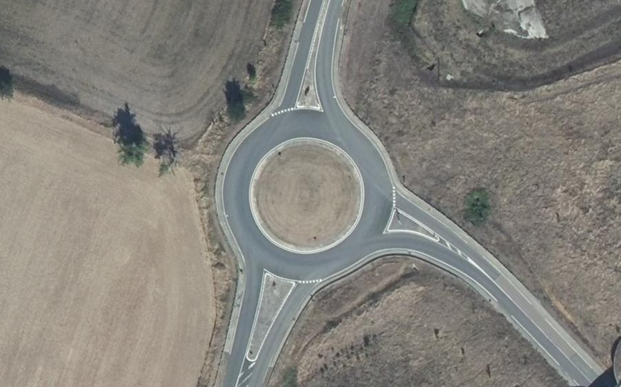Vue aérienne du Rond-point anonyme n°80589770