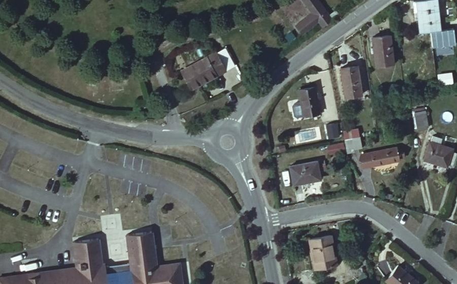 Vue aérienne du Rond-point anonyme n°805907696
