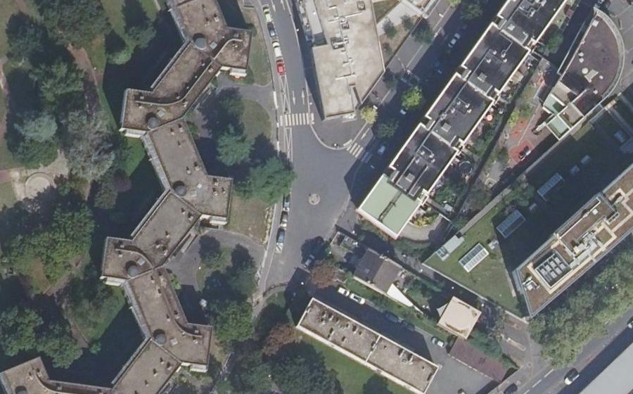 Vue aérienne du Rond-point anonyme n°806418136