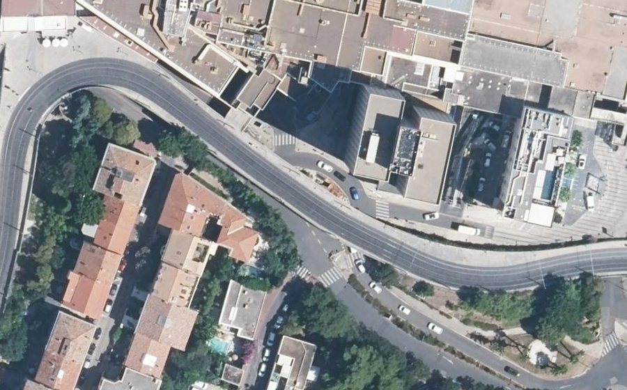Vue aérienne du Rond-point anonyme n°80656040