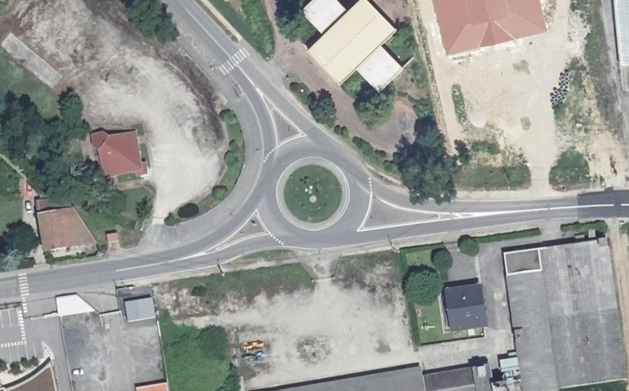Vue aérienne du Rond-point anonyme n°8069501