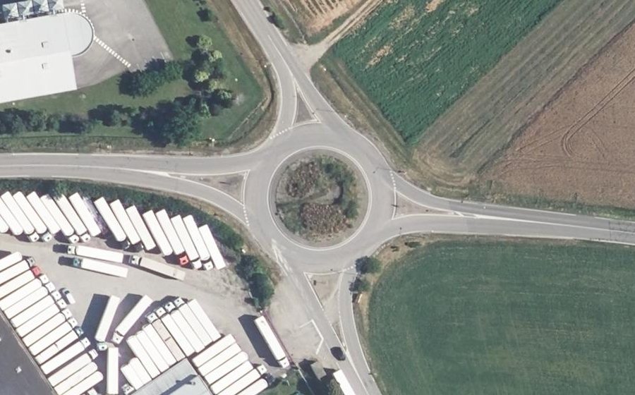 Vue aérienne du Rond-point anonyme n°8069716