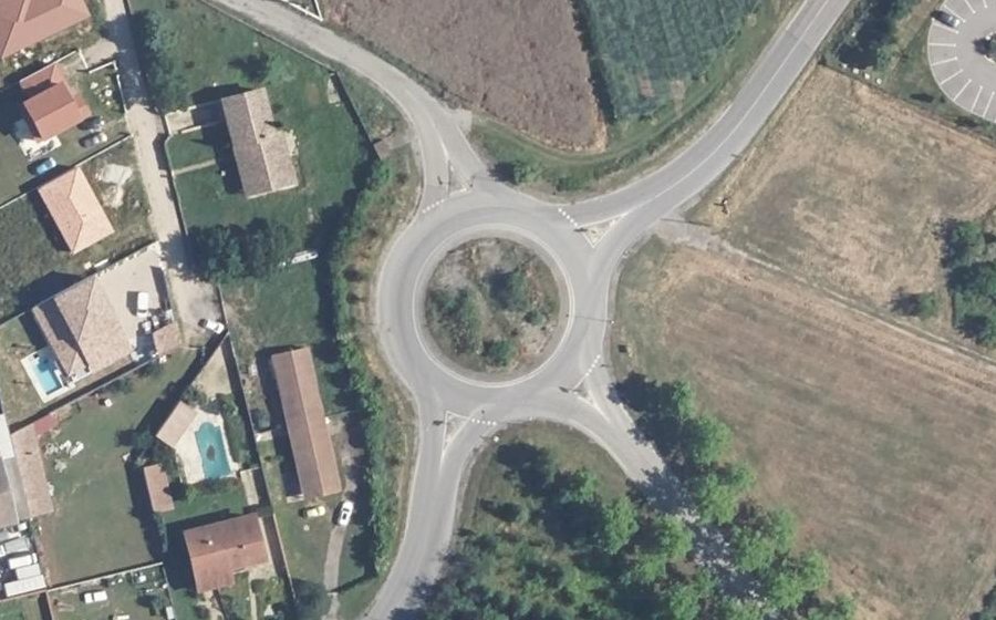 Vue aérienne du Rond-point anonyme n°8069747