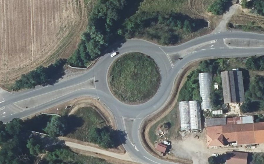 Vue aérienne du Rond-point anonyme n°8070043