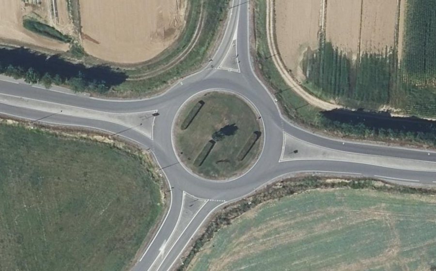 Vue aérienne du Rond-point anonyme n°8070045