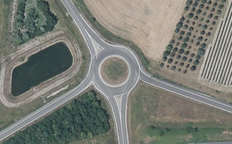 Vue aérienne du Rond-point anonyme n°80717187