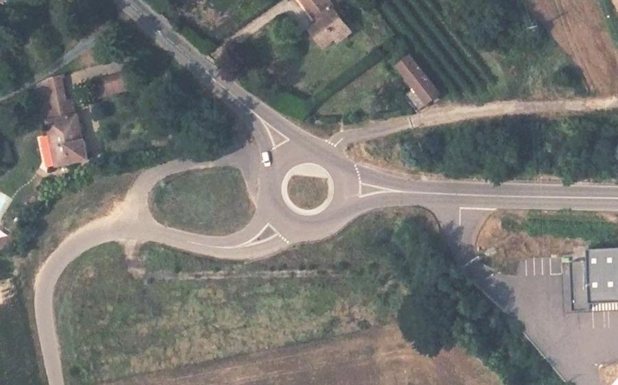 Vue aérienne du Rond-point anonyme n°807337116